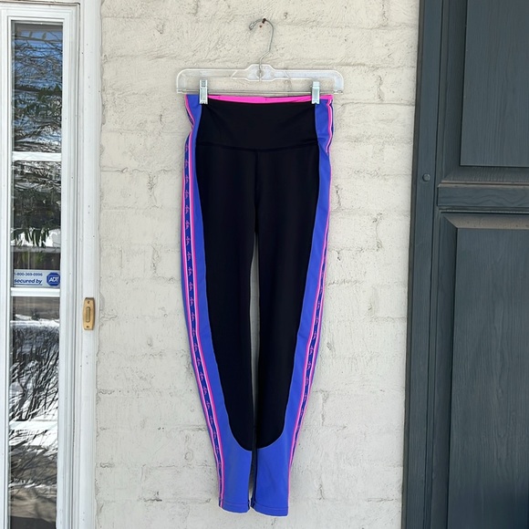 Lilly Pulitzer Luxletic Weekender High Rise
Leggings Onyx Size Small - Picture 2 of 12